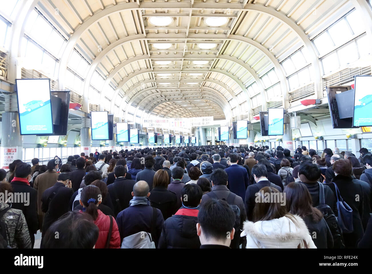 Der Shinagawa Station, auf der Yamanote-linie, ist ein wichtiger Zug Hub in Tokio, Japan und einer der verkehrsreichsten Stationen in der ganzen Welt. Stockfoto