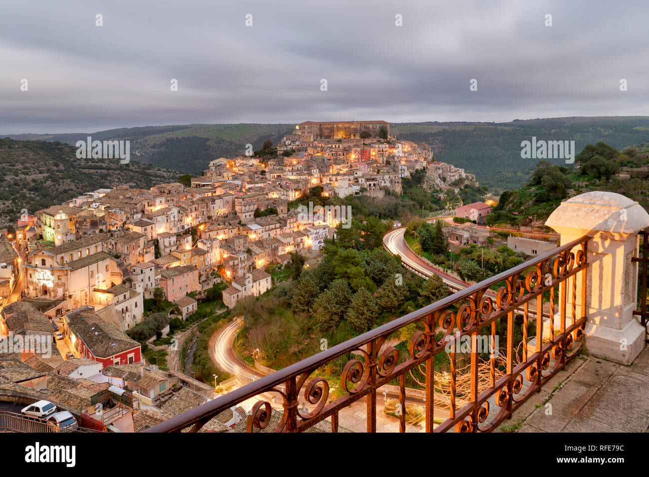 Panorama Ansicht von Ragusa Ibla Altstadt bei Sonnenuntergang. Sizilien Italien Stockfoto