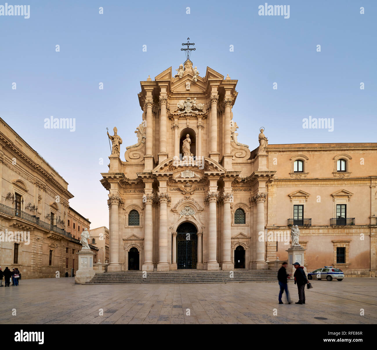 Die Kathedrale von Syrakus (Duomo di Siracusa), formell die Kathedrale