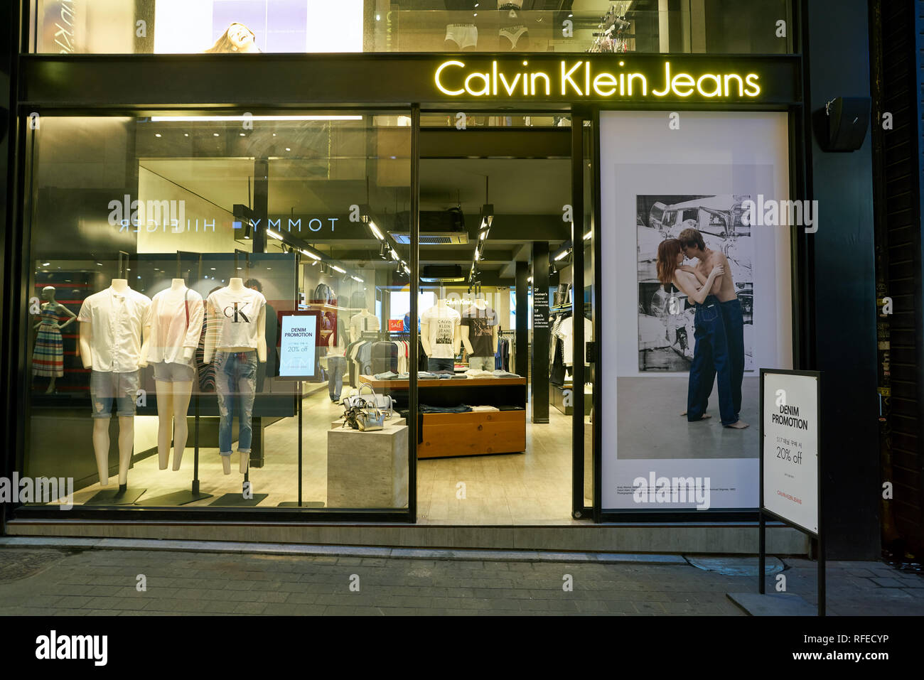 SEOUL, Südkorea - ca. Mai 2017: Calvin Klein Jeans store in Seoul  Stockfotografie - Alamy