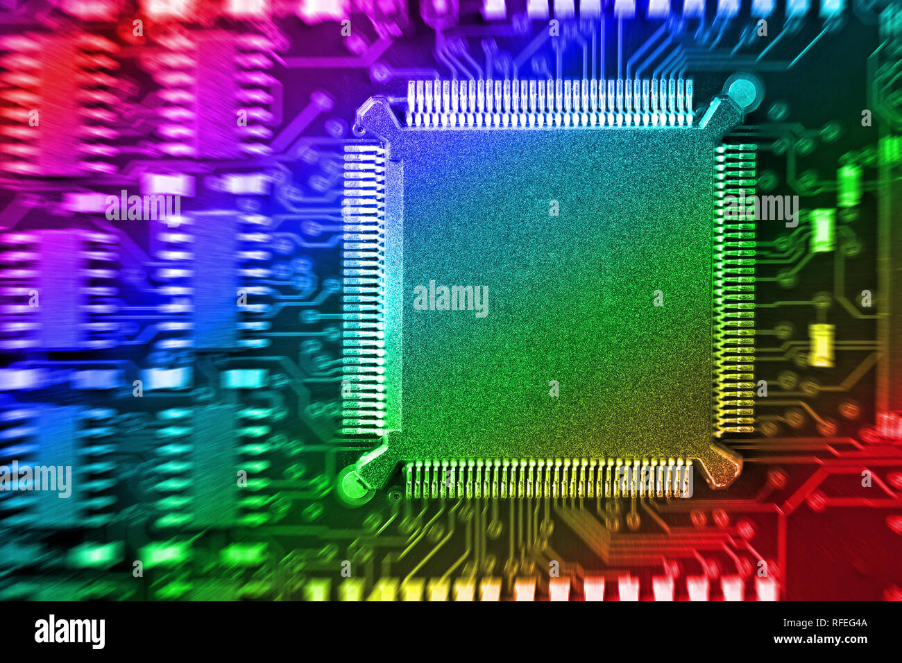 PCB Printed Circuit Board mit vielen elektrischen Komponenten Stockfoto