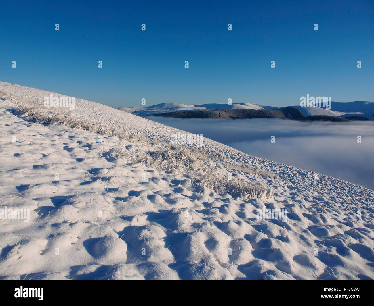Cloud Inversion von Verschneiten Nether Oliver Dod, in der Nähe der Tweedsmuir, Southern Uplands, Schottland Stockfoto