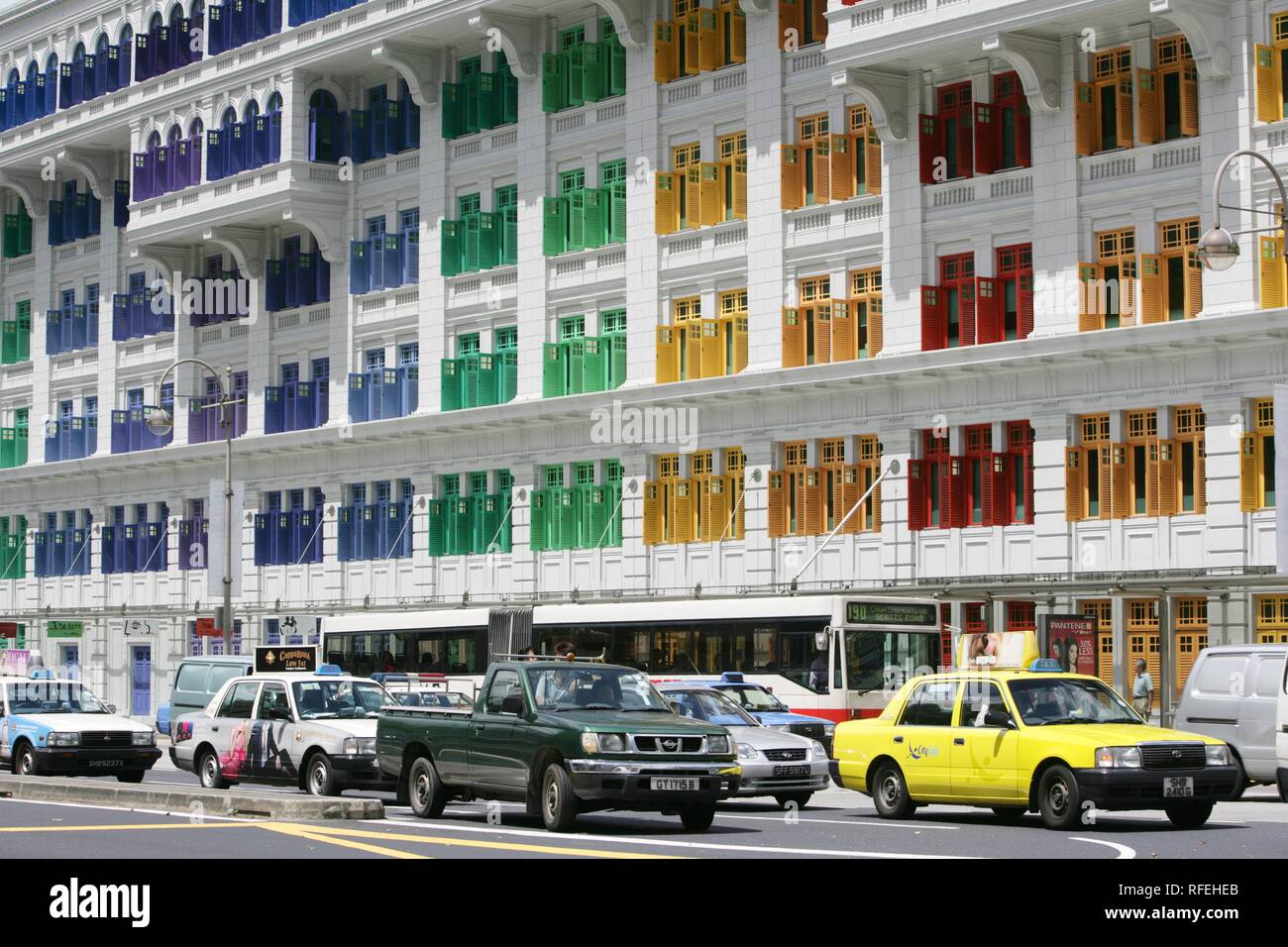 SGP Singapur: Ministerium für Information Kommunikation eine der Künste Glimmer. Farbige Fenster Shutter. | Stockfoto