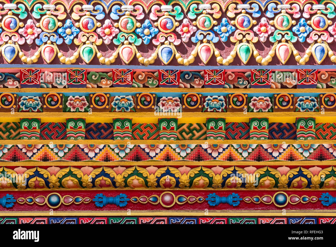 Aufwändige Konstruktion Muster der vorderen Tor der bunten Tengboche Kloster Tengboche, Sagarmatha, Nepal Stockfoto
