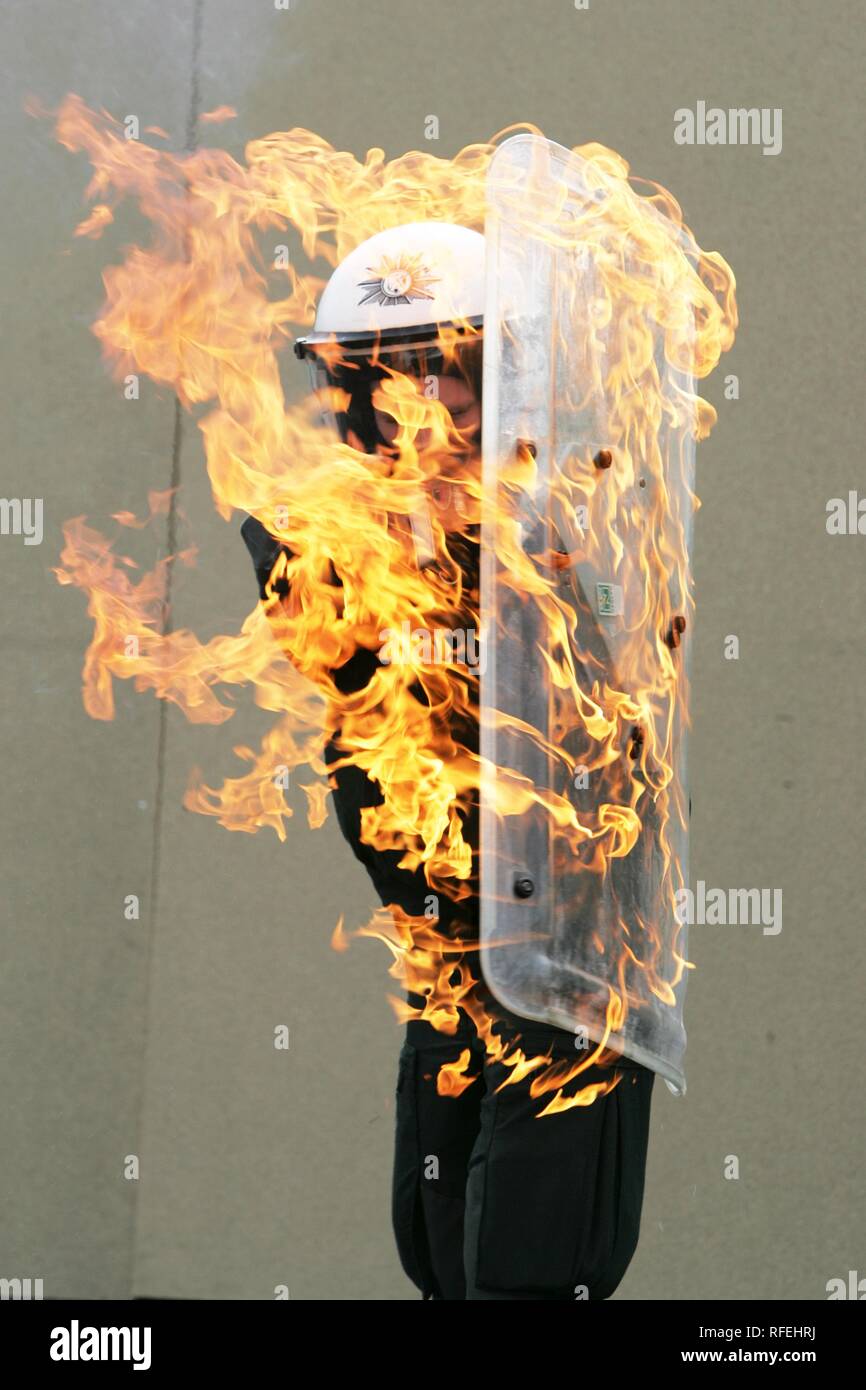 DEU Deutschland Münster: Polizei übung Fire Training. | Stockfoto