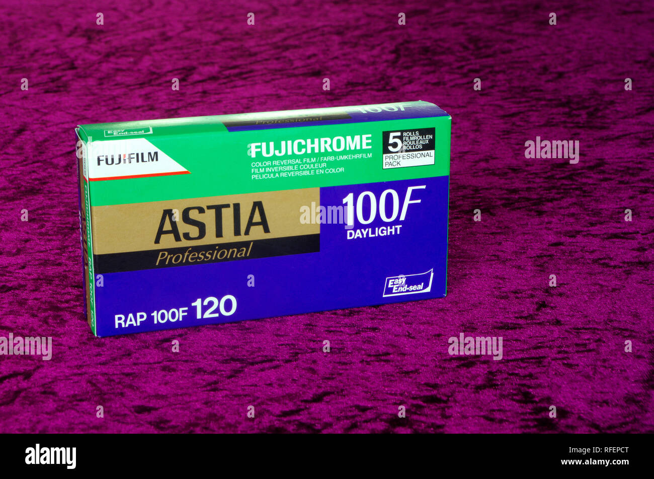 Fuji Fujifilm Fujichrome Astia 100 F E6 Medium Format Camera Film schieben Stockfoto