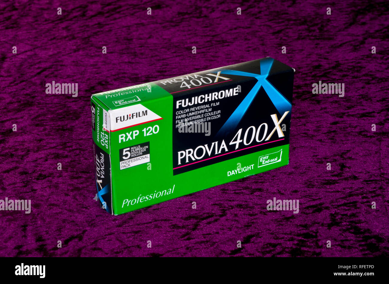 Fuji Fujifilm Fujichrome Provia 400X Professional Positive E Folie 6 120 Medium Format Camera Film Stockfoto