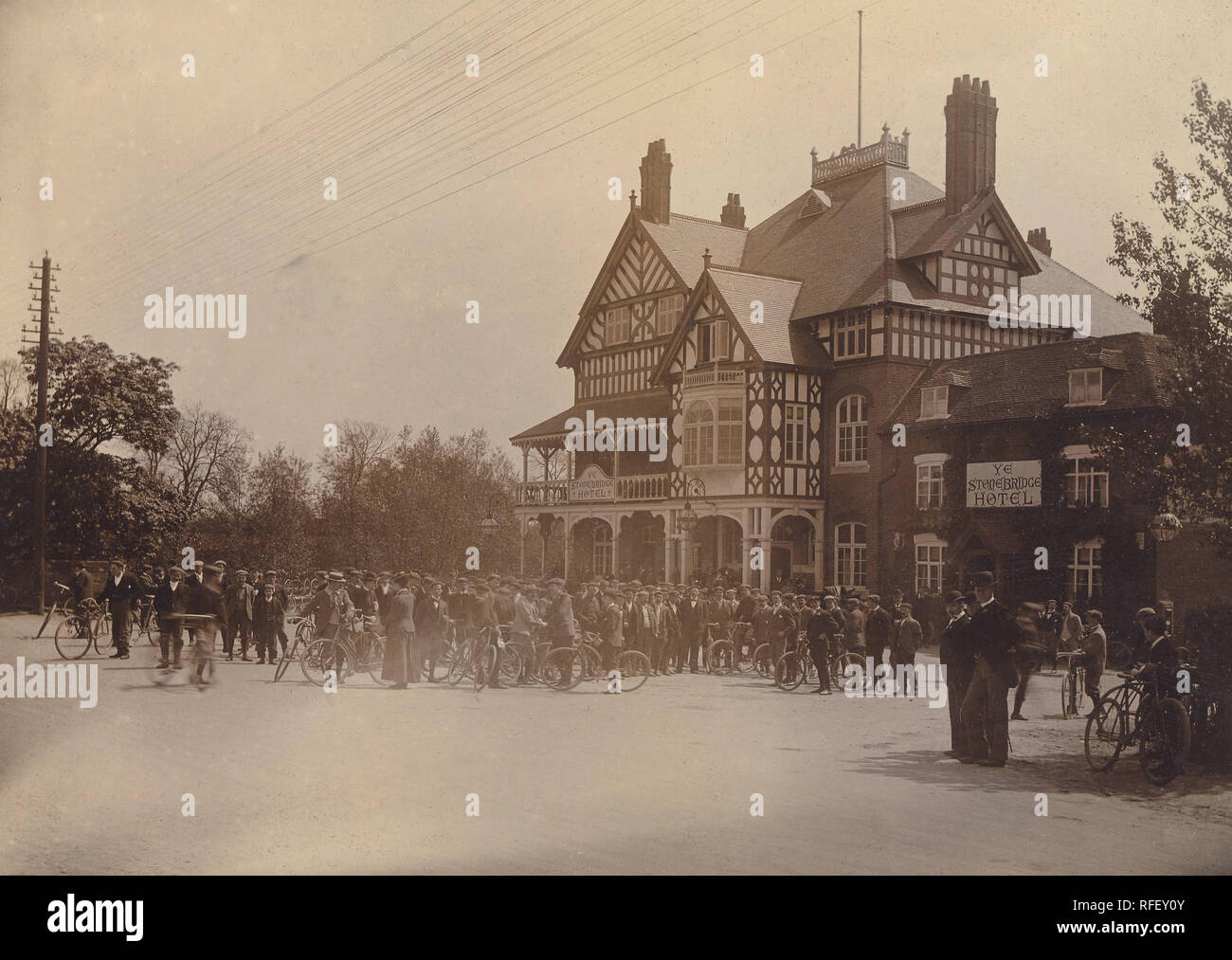 Historisches Archiv Bild von Radfahrern, Cycle Club Meeting, Ihr Stonebridge Hotel, Coventry, c 1910. Stockfoto