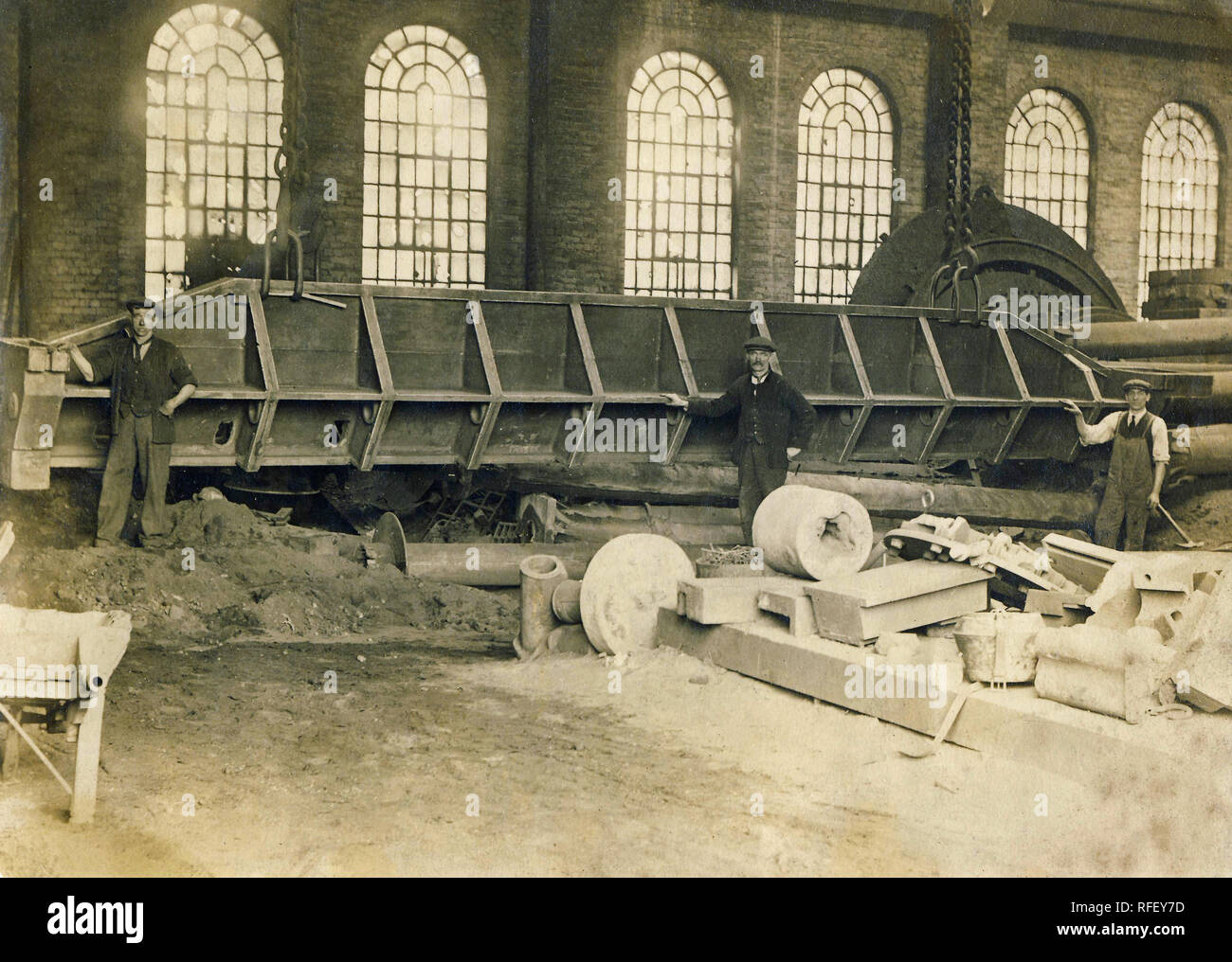 Historisches Archiv Bild der Fabrik Innenraum c 1900 s Stockfoto