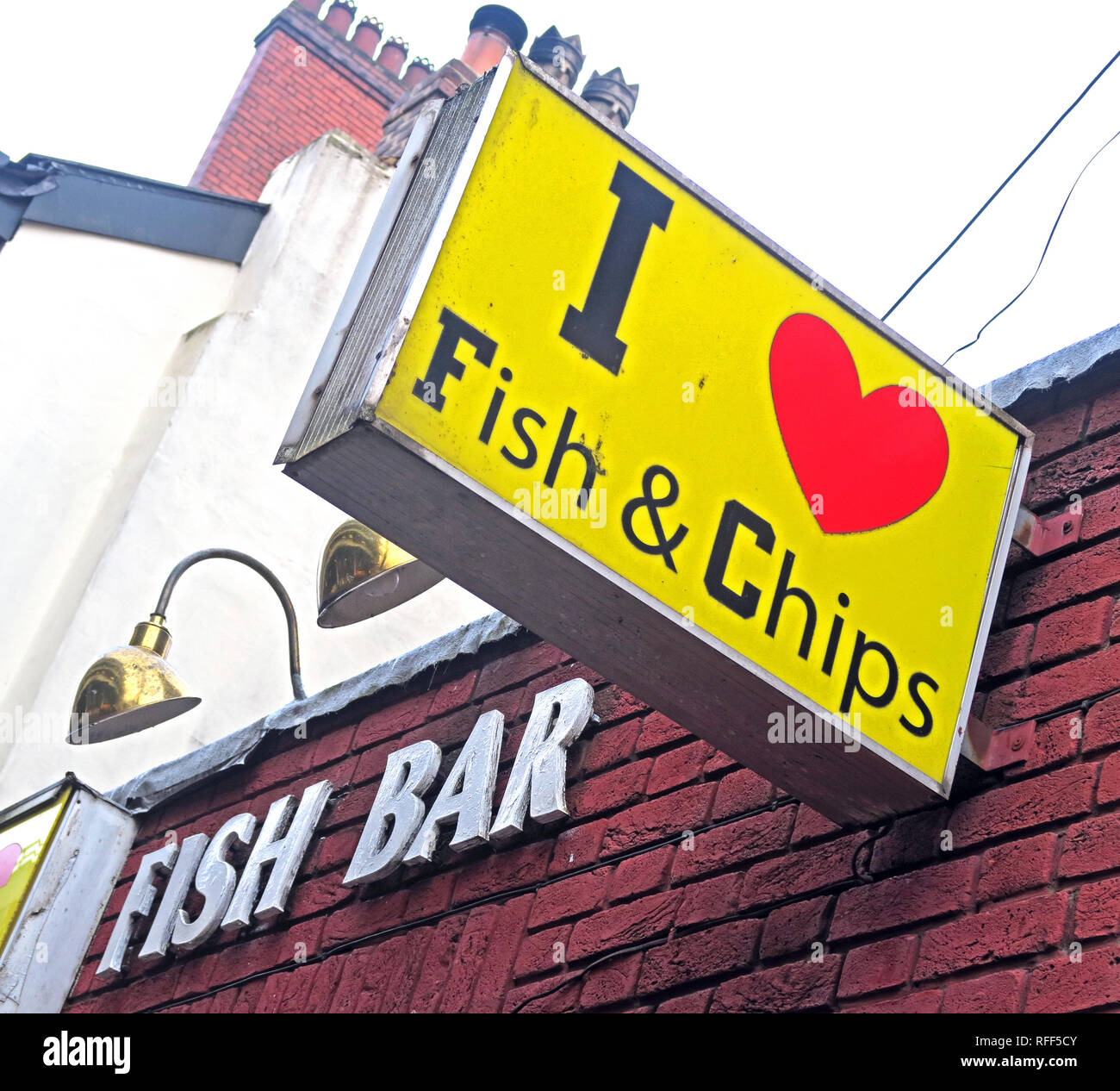 Ich liebe Fisch und Chips Zeichen, Ich liebe Fisch und Pommes, Fisch Bar, Bloom St, Krispy gebratener Fisch & Chips, Gay Village, Manchester, Lancashire, England, Großbritannien Stockfoto