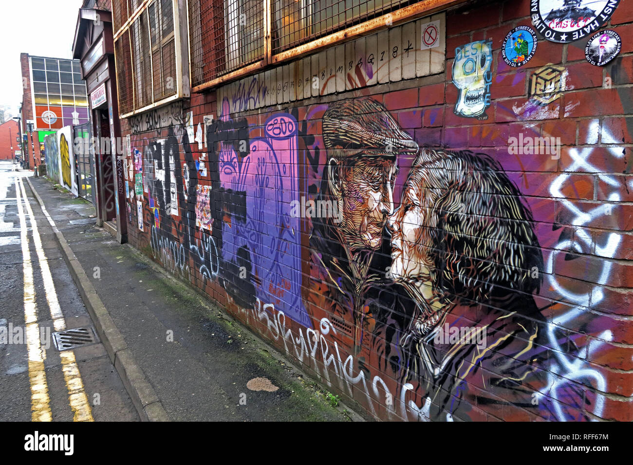 Zwei alte Menschen küssen, Kunstwerk, Newton St, Northern Quarter, Manchester, M1, England, Großbritannien Stockfoto