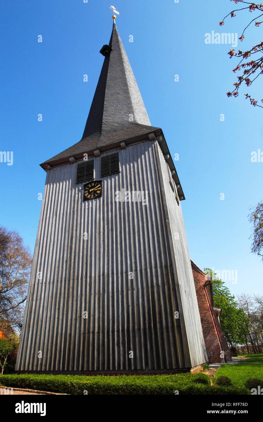 Glockenturm, historische St. Nikolai Kirche in Borstel, Gemeinde Jork, Altes Land, Landkreis Stade, Niedersachsen, Deutschland Stockfoto