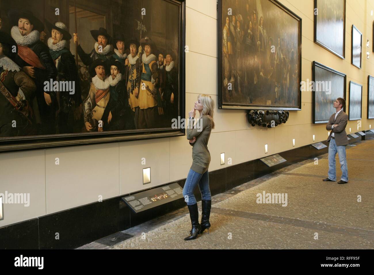NLD, Niederlande, Amsterdam: Amsterdam Historisch Museum. Großformatige Gemälde in der Schuttergalerij Stockfoto
