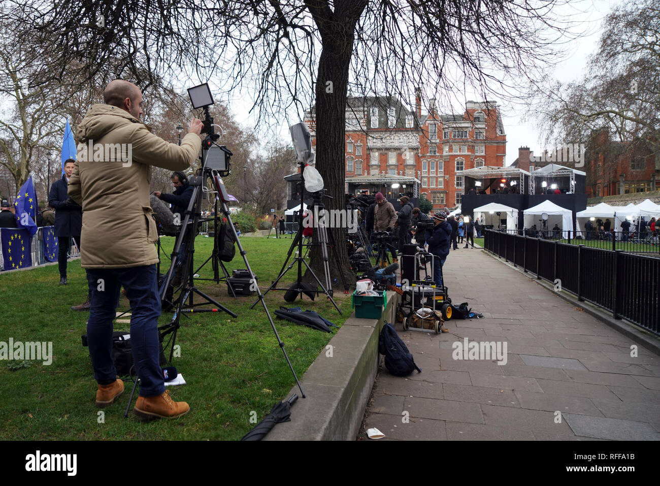 London, England, Jan 16 2019. News Medien/Journalisten außerhalb des Britischen Parlaments - Berichterstattung über Brexit. Stockfoto