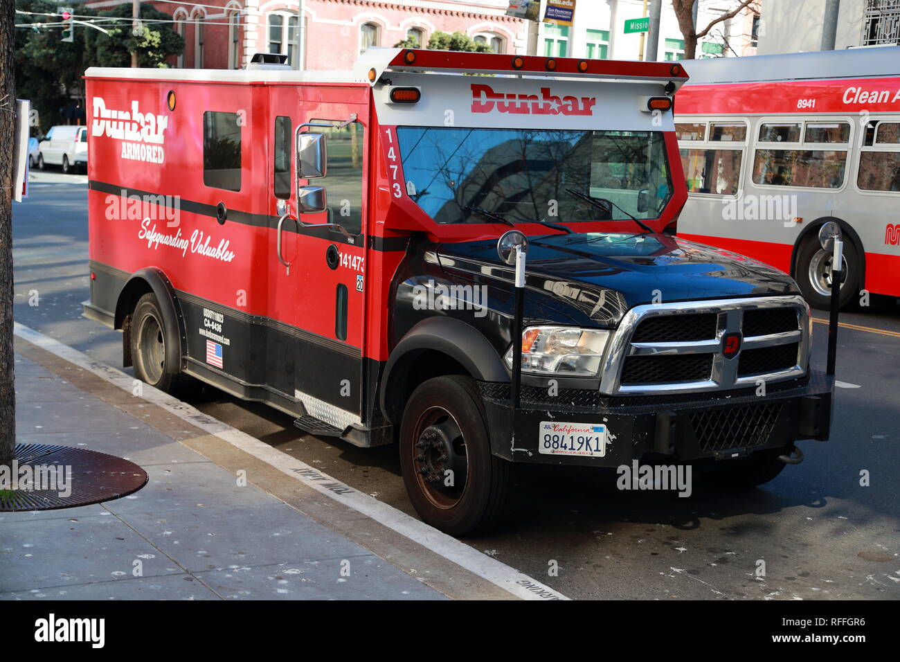 Red Dunbar gepanzerten Fahrzeug in der Innenstadt von San Francisco, USA Stockfoto