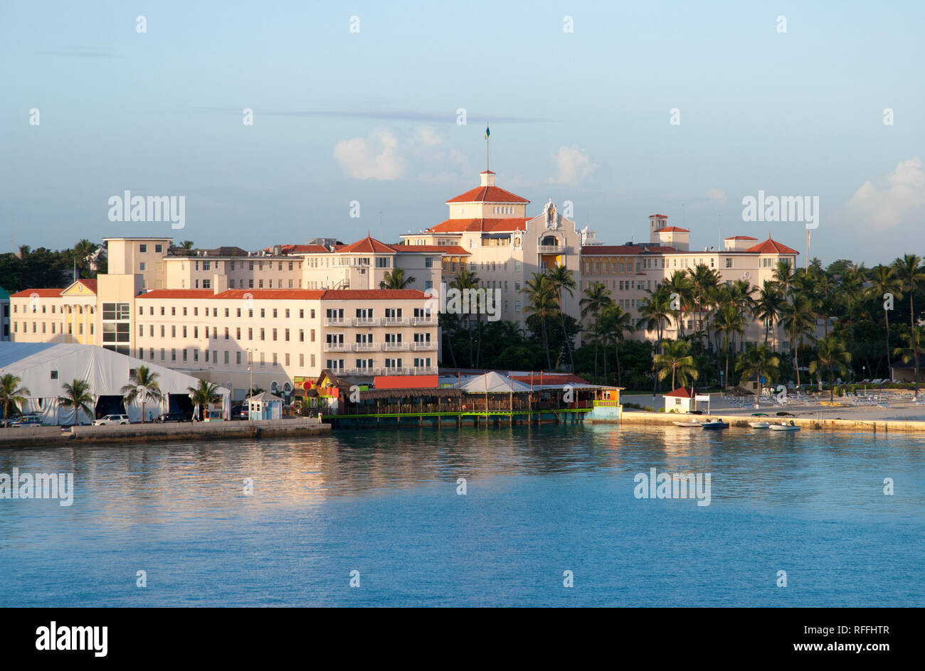 Nassau Innenstadt historische Architektur in einem Sonnenuntergang Licht (Bahamas). Stockfoto