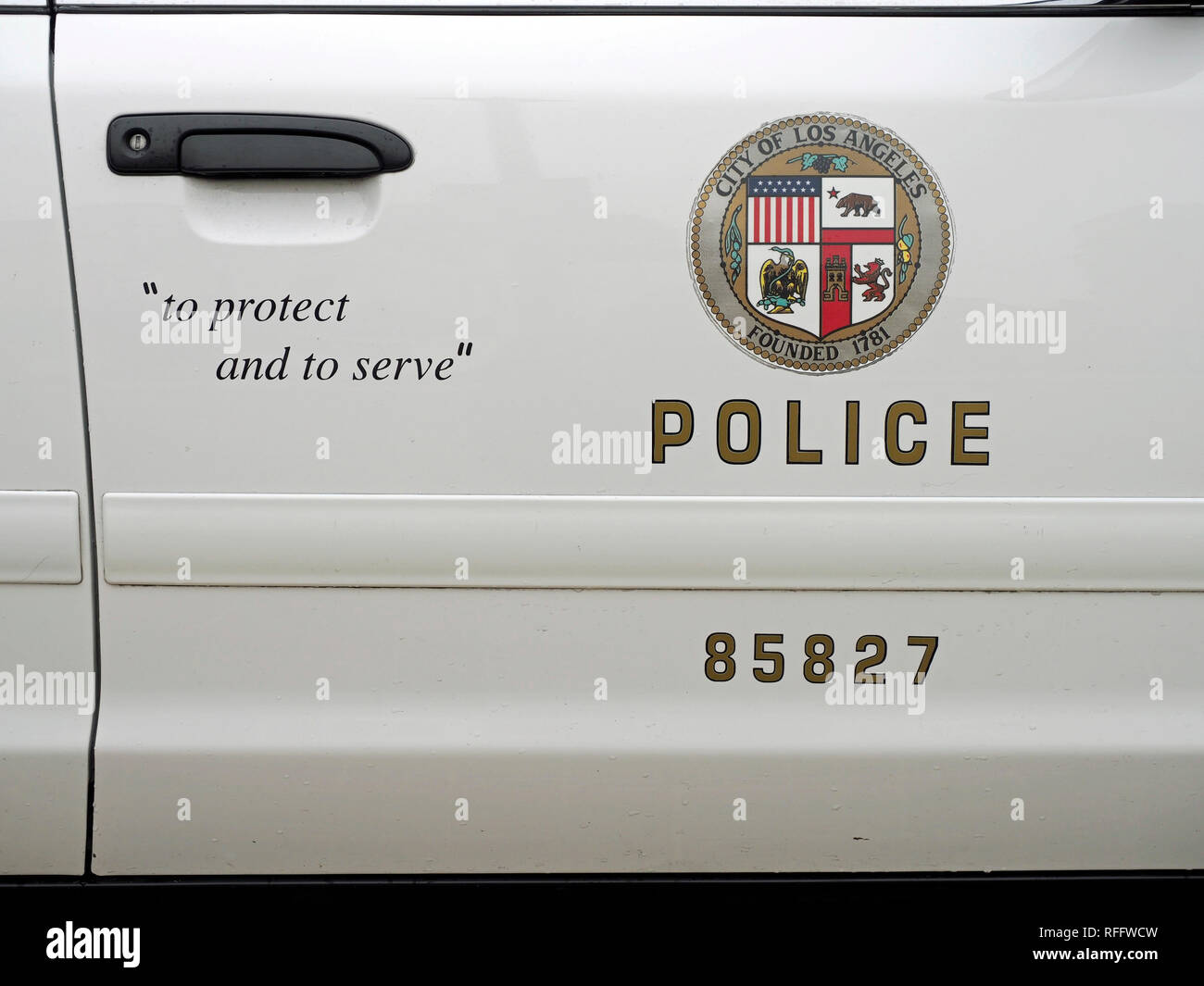 LAPD Insignia auf einem Ford Crown Victoria P71 Polizei V8 Interceptor, einmal in Los Angeles serviert wird angezeigt durch eine Klasse Auto Show in Great Yarmouth. Stockfoto