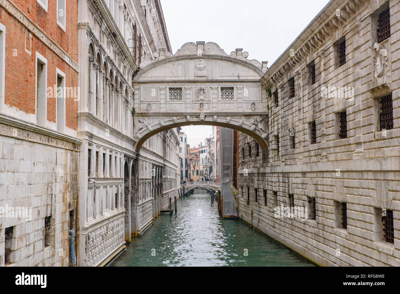 Seufzerbrücke (Ponte dei Sospiri), Anbindung der neuen Gefängnis und der Dogenpalast, Venedig, Italien Stockfoto