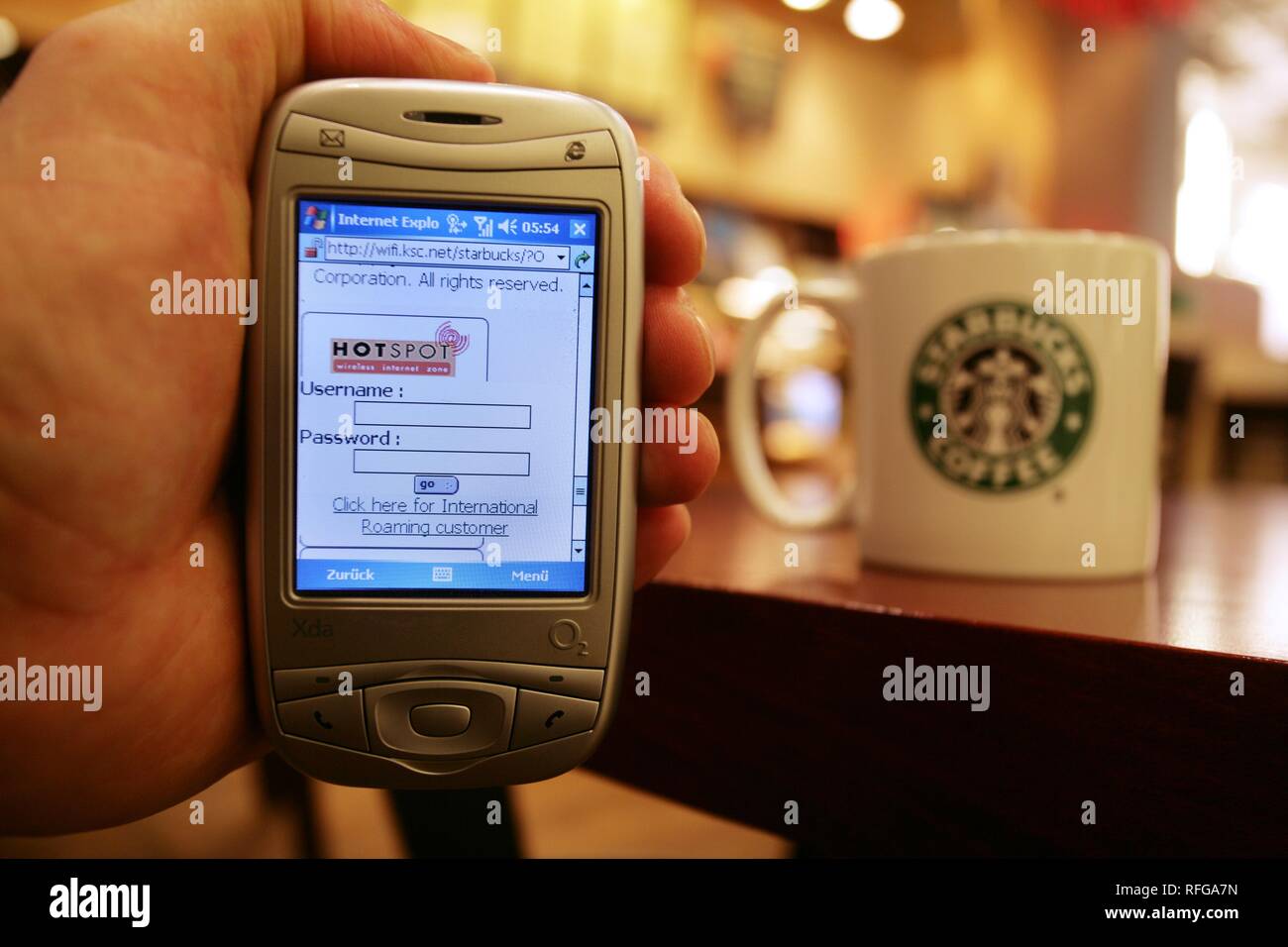 THA Thailand Bangkok W-LAN-Zugang in ein Starbucks Cafe. | Stockfoto
