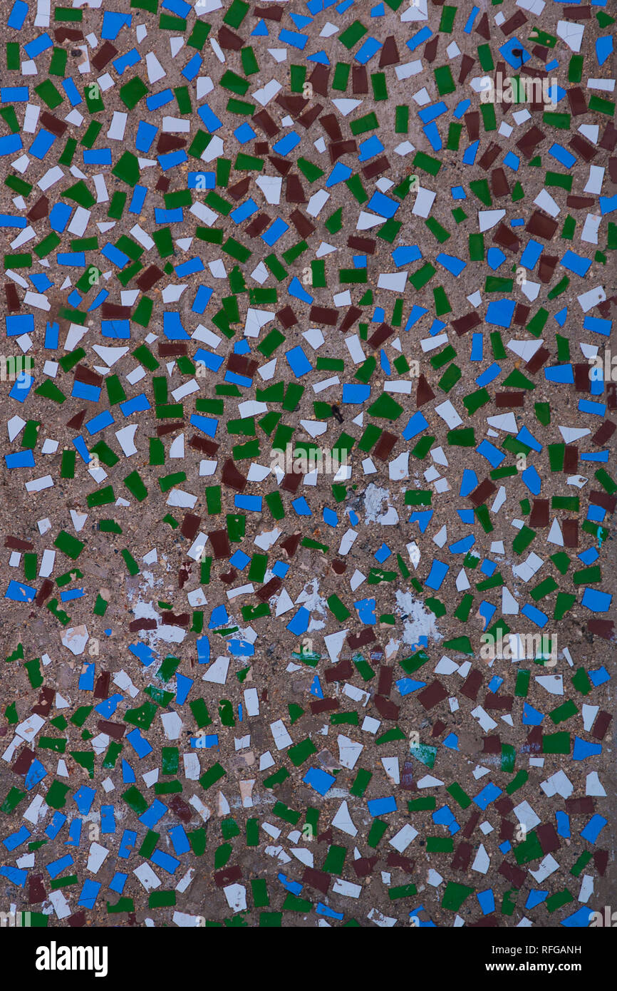 Mosaik farbigen Hintergrund. Mosaik aus Keramik, Porzellan Stück. Mosaik  Textur Stockfotografie - Alamy