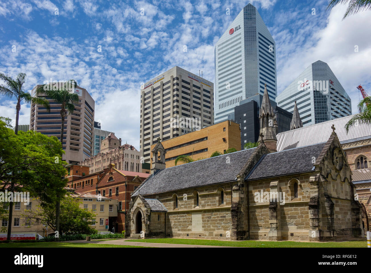 Australien, Queensland, Brisbane, St. Stephens Kathedrale Kapelle & moderne Stadt Stockfoto