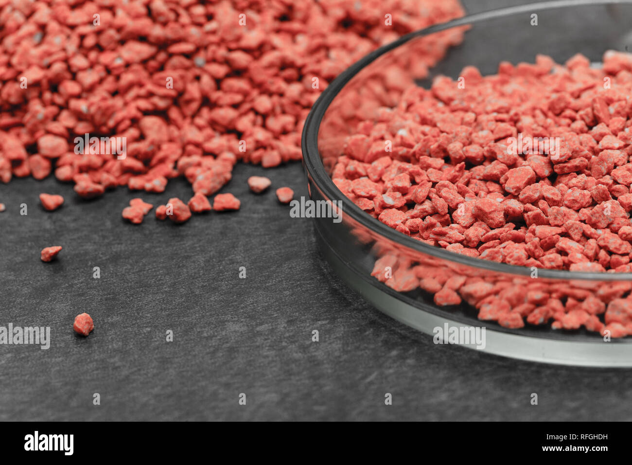Mineralische Dnger mit Phosphor in Rot mit chemischen Glas Stockfotografie  - Alamy
