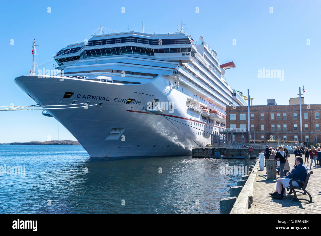 Halifax, Nova Scotia, Kanada - 20. Oktober 2016: Carnival Sunshine Kreuzfahrtschiff im Hafen von Halifax, Kanada Stockfoto