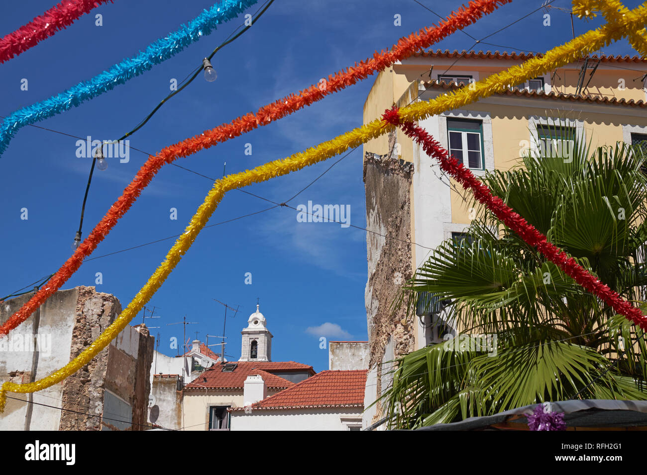 Straßen für Saint Anthony's Festival in der Alfama von Lissabon, Portugal eingerichtet. Stockfoto
