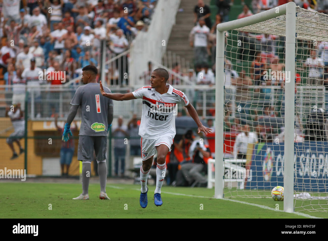 SÃO PAULO, SP - 25.01.2019: SÃO PAULO X VASCO - Gabriel Novaes feiert sein Ziel, das erste von Sao Paulo während des Spiels zwischen São Paulo und Vasco bei Paulo Machado de Carvalho Stadion Estádio do Pacaembu in São Paulo, SP statt. Das gleiche gilt für das Finale der Copa São Paulo Junior Football 2019. (Foto: Ricardo Moreira/Fotoarena) Stockfoto