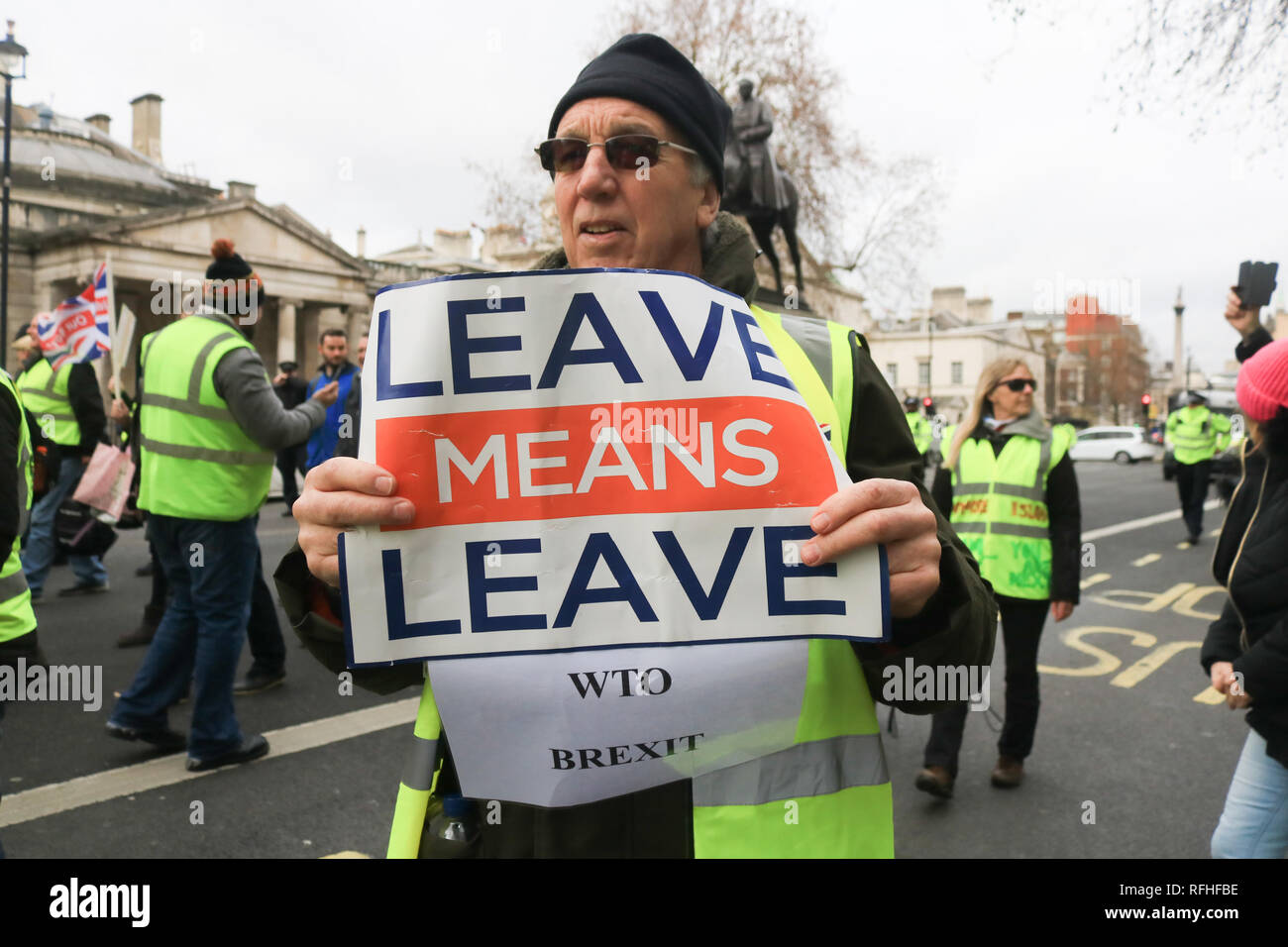 London, Großbritannien. 26. Januar 2019. Gelbe weste Pro Brexit Demonstranten marschierten vom Trafalgar Square Sperrung des Verkehrs, wie sie Parliament Square in einem angespannten Standplatz aus mit der Polizei Credit erreichen: Amer ghazzal/Alamy leben Nachrichten Stockfoto