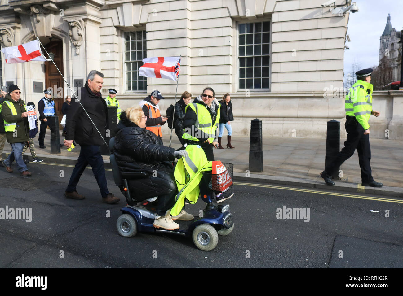 London, Großbritannien. 26. Januar 2019. Gelbe weste Pro Brexit Demonstranten marschierten vom Trafalgar Square Sperrung des Verkehrs, wie sie Parliament Square in einem angespannten Standplatz aus mit der Polizei erreicht: Amer ghazzal/Alamy Live News Credit: Amer ghazzal/Alamy leben Nachrichten Stockfoto