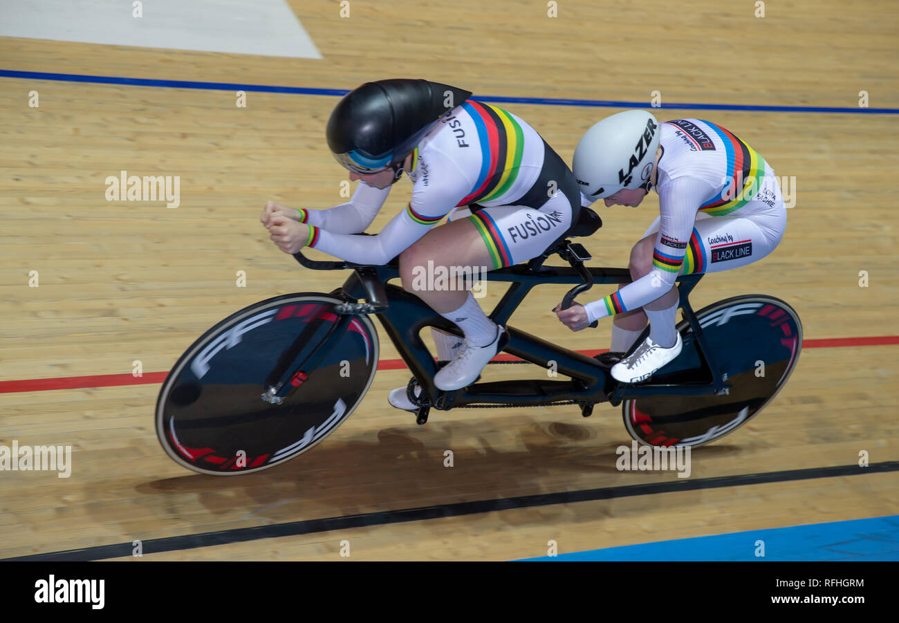 Manchester Velodrome, Manchester, UK. 26 Jan, 2019. HSBC UK National Track Meisterschaften; Para Tandem B Verfolgung 3000-4000 m ihre Weltmeister rainbow Jerseys Corrine Halle MBE (L) und Lora Fachie MBE (R) Credit Verschleißteile: Aktion plus Sport/Alamy leben Nachrichten Stockfoto