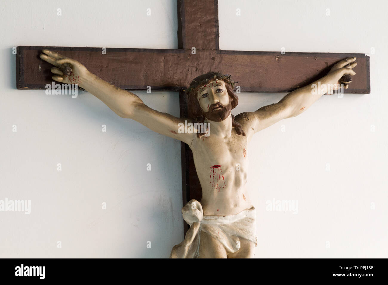 Pavia, Italien. 20. November 2017. Jesus Christus am Kreuz in der Kantine Ospedale Policlinico San Matteo (Hl. Matthäus Krankenhaus) in Pavia. Stockfoto