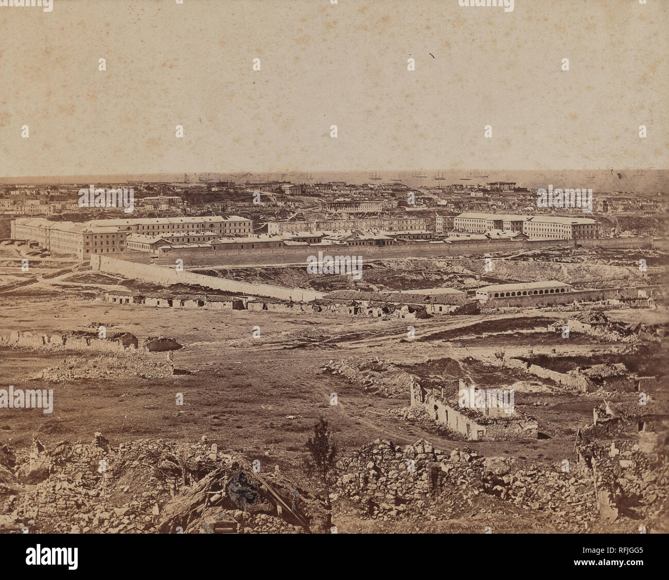 Panorama von sebastopol Nr. 1. Vom: 1855-1856. Abmessungen: Bild: 21,5 × 27 cm (8 5/6 x 10 5/8 in.) mount: 32,5 × 40,8 cm (12 13/16 x 16 1/16 in.). Medium: eiklar Drucken. Museum: Nationalgalerie, Washington DC. Autor: James Robertson. Stockfoto