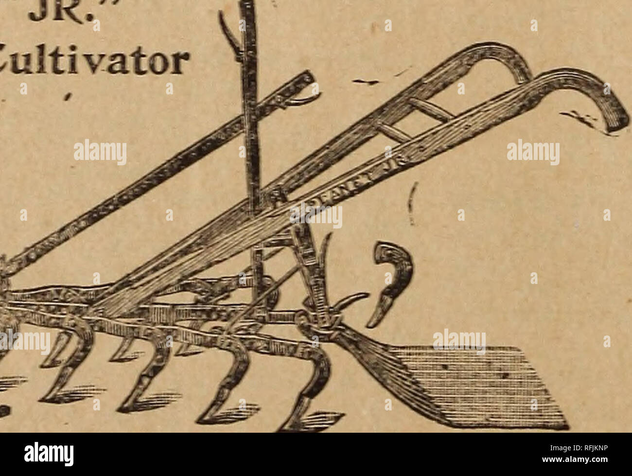 . Saatgut jährliche. Baumschulen Kansas Kataloge; Gemüse; Getreide Gräser Samen Kataloge Kataloge Kataloge; Bäume pflanzen, Gartengeräten und Zubehör Kataloge Kataloge; Blumen Samen. tivator. Drehen Läufer ohne Verletzungen. Preis, komplett, 810.50. "Planet Jr. "Harrow. Diese Egge hat einen hohen Rahmen, Contracting bis 12 Zoll und 32 Zoll. Handhebel 1439/95 - später sowohl in der Breite und Tiefe, während der Traktor in Bewegung ist. Der Meißel geformte Zähne schneiden Sie einen Zoll breit, tief und zu pflegen, ohne Masse der Pflanzen. Hat Fuß le ^er Pulverisierer. Eine Hauptstadt Erdbeere cul-Plain $7; mit w Stockfoto