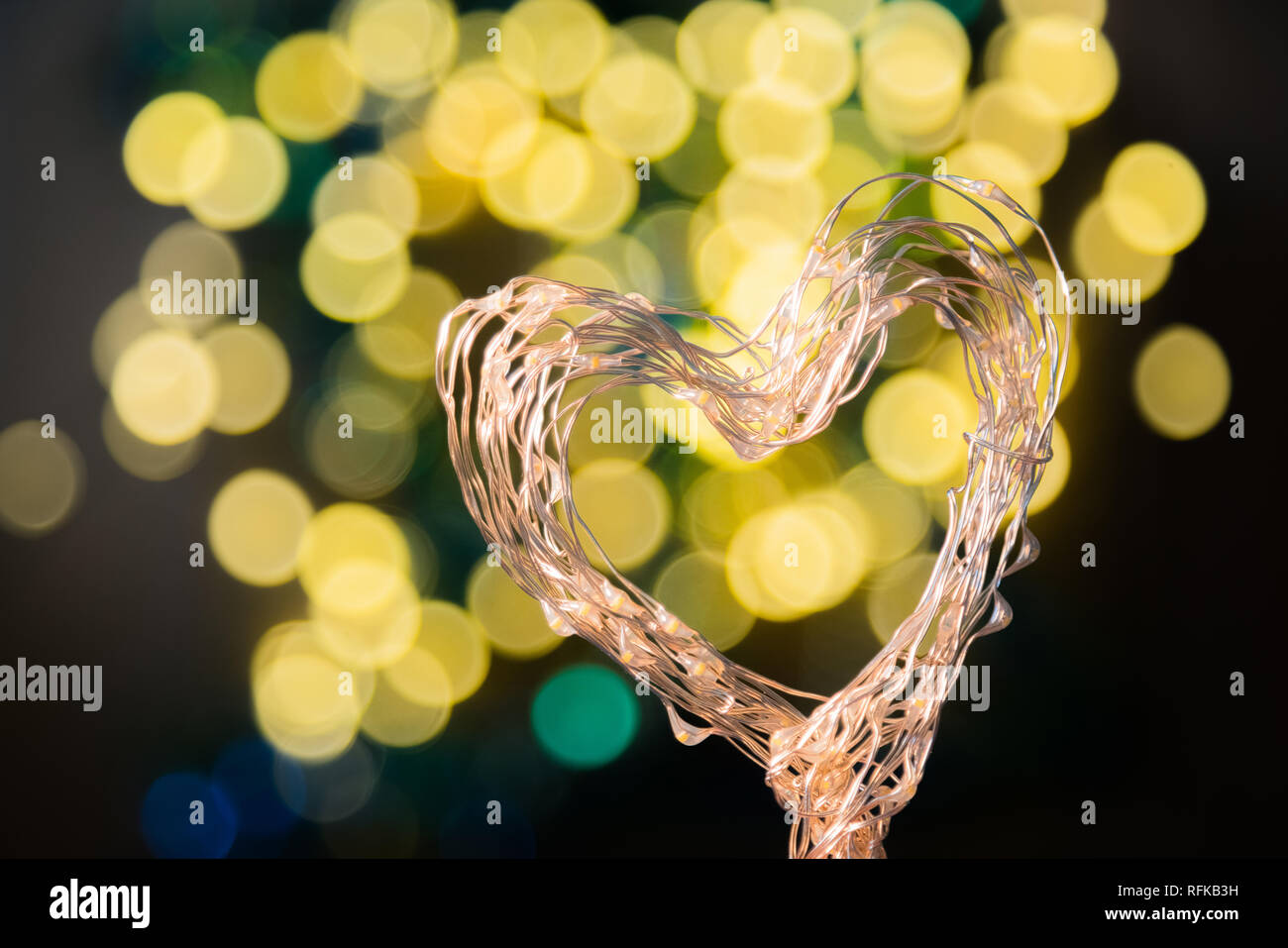 Urlaub in Herzform verschwommen bokeh Hintergrund. Valentine Hintergrund. Weihnachten Hintergrund. Horizontale Stockfoto