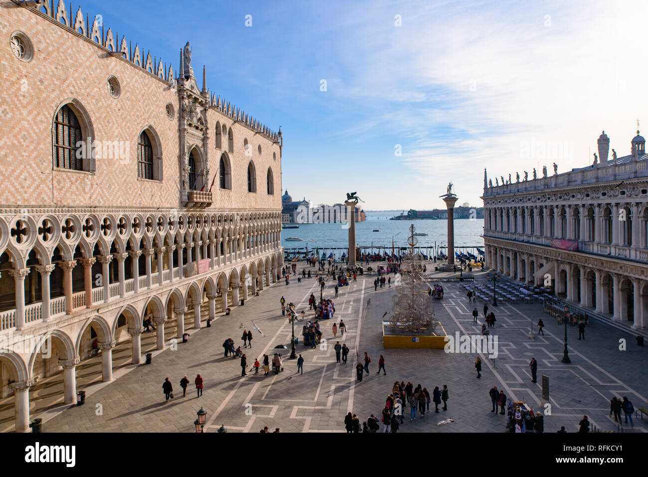 Blick auf den Markusplatz (Piazza San Marco) und Doge's Palace, Venedig, Italien Stockfoto
