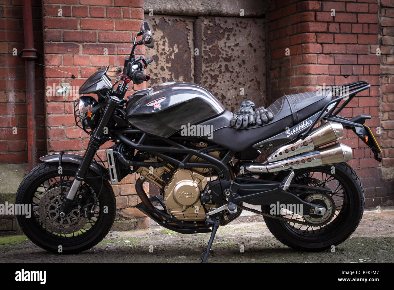 Moto Morini Scrambler 1200 im städtischen Straßen Stockfoto