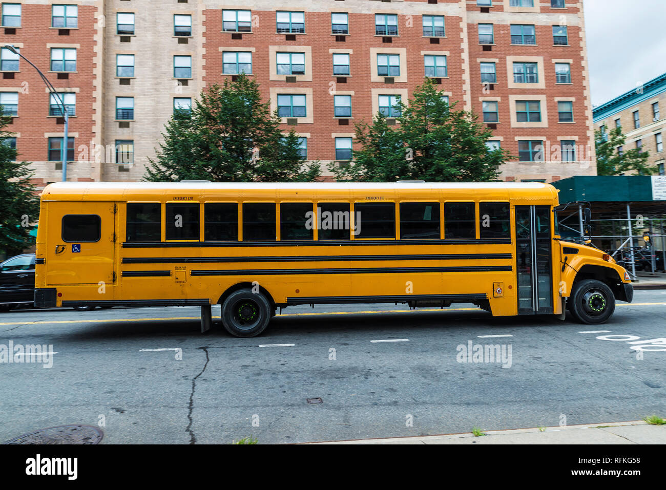 Yellow School Bus in Harlem, Manhattan, New York City, USA Stockfoto