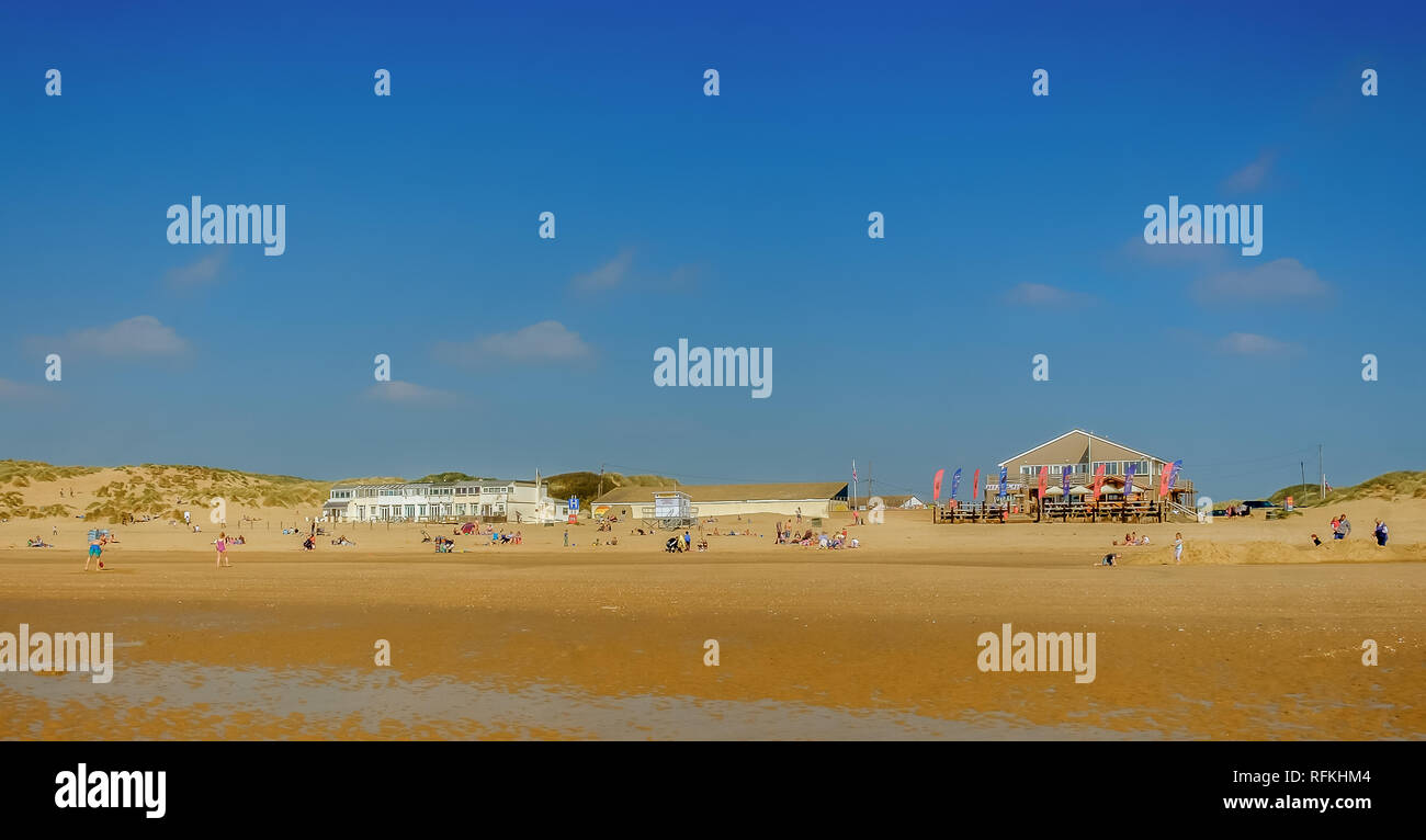 Camber Sands Beach, Großbritannien, Sandstrand bei Ebbe an der Ostküste von Sussex, England Stockfoto