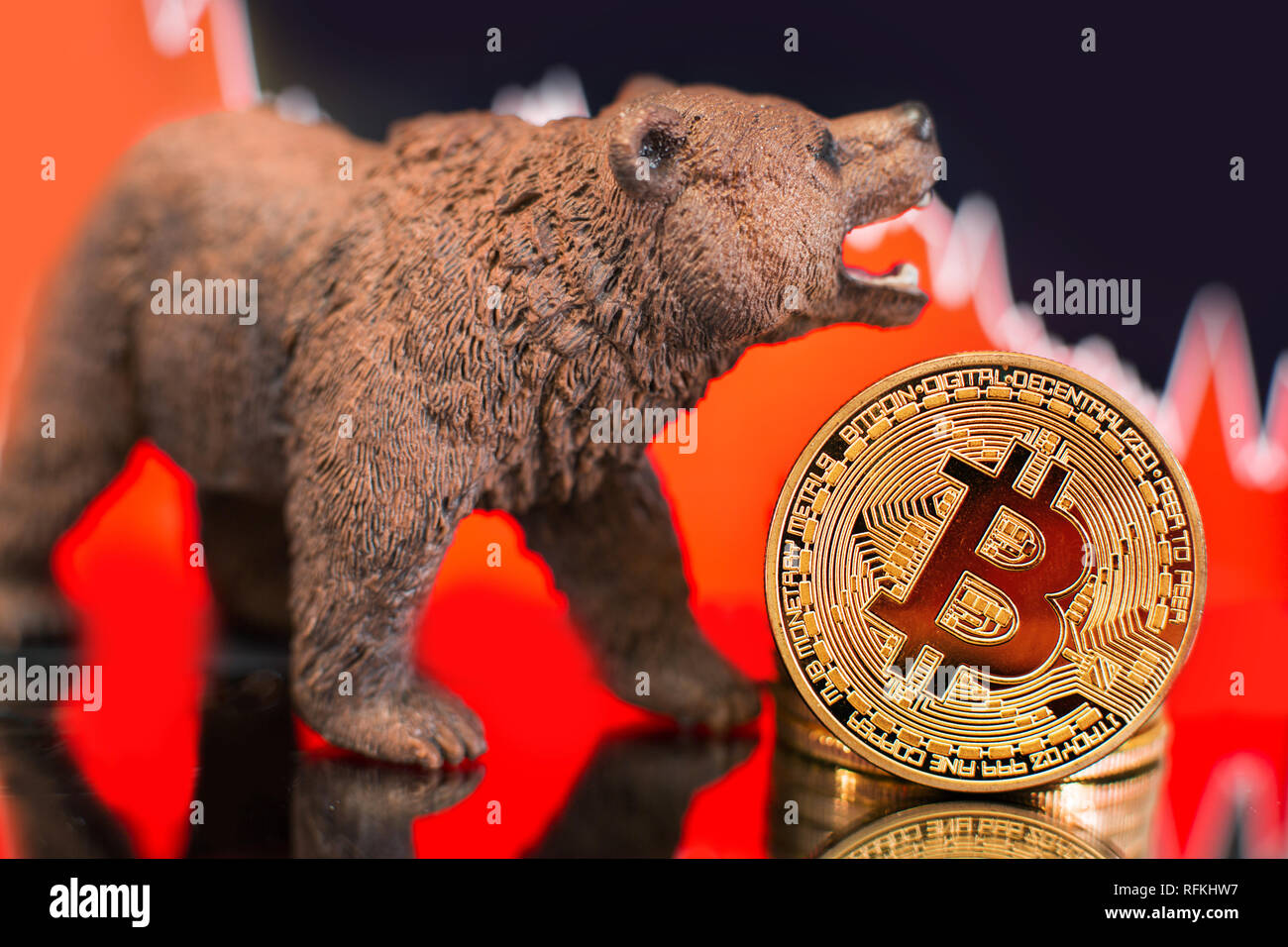 Bitcoin mit einer roten Karte. Preis Crash und Bear Market Trend Konzept. Stockfoto