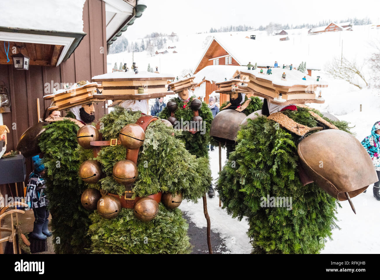 Silvesterklaus ist eine maskierte Person die Teilnahme an Saint Sylvester Tag feste in Appenzell, Schweiz, und so einen Beitrag zur Erhaltung der Ch Stockfoto