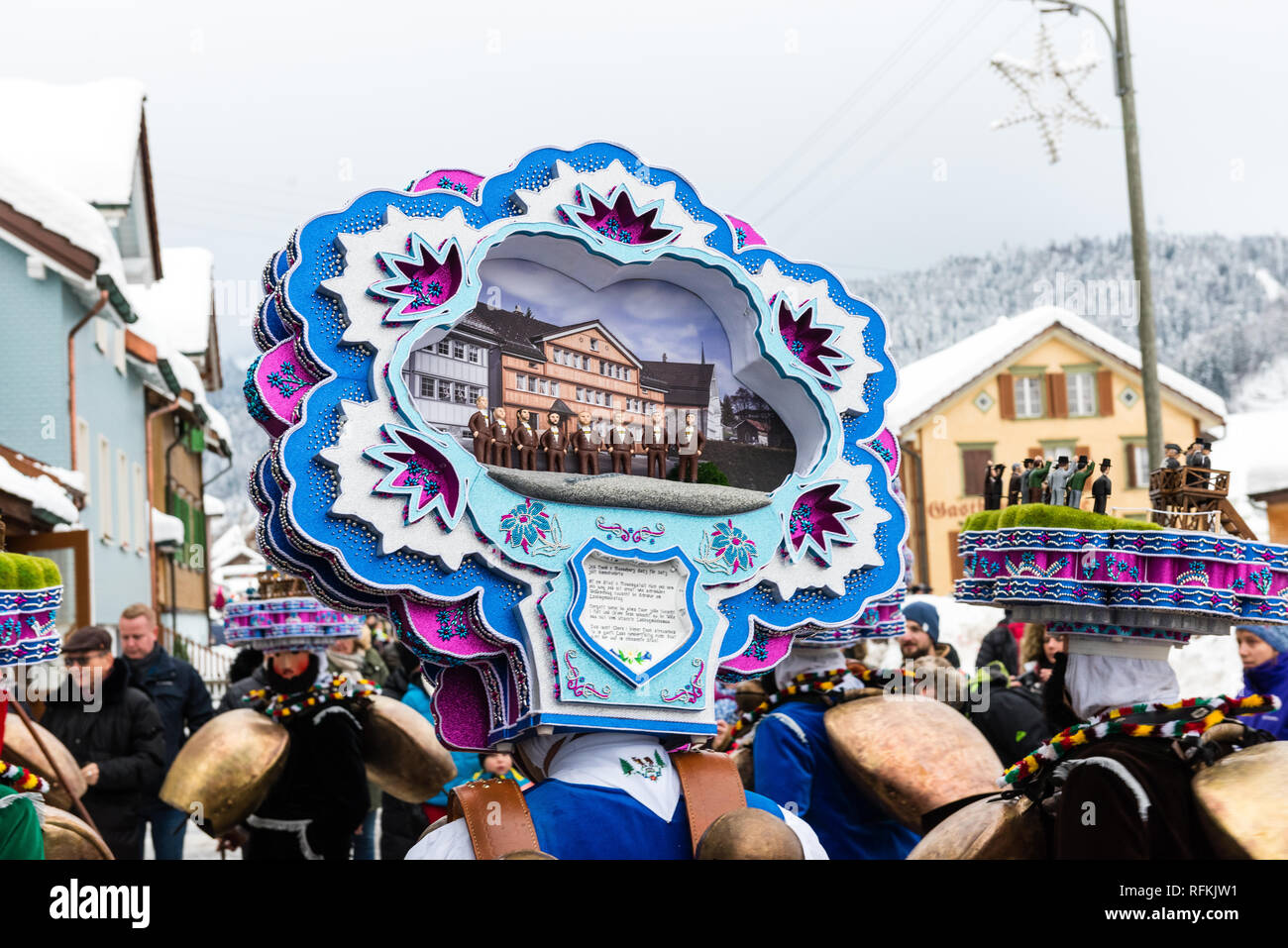 Silvesterklaus ist eine maskierte Person die Teilnahme an Saint Sylvester Tag feste in Appenzell, Schweiz, und so einen Beitrag zur Erhaltung der Ch Stockfoto