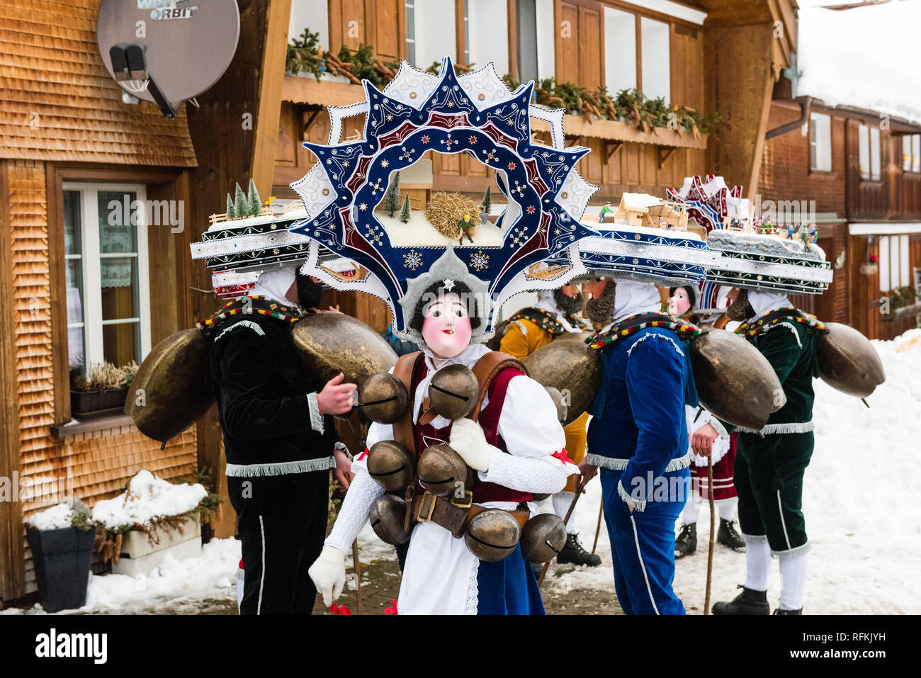 Silvesterklaus ist eine maskierte Person die Teilnahme an Saint Sylvester Tag feste in Appenzell, Schweiz, und so einen Beitrag zur Erhaltung der Ch Stockfoto