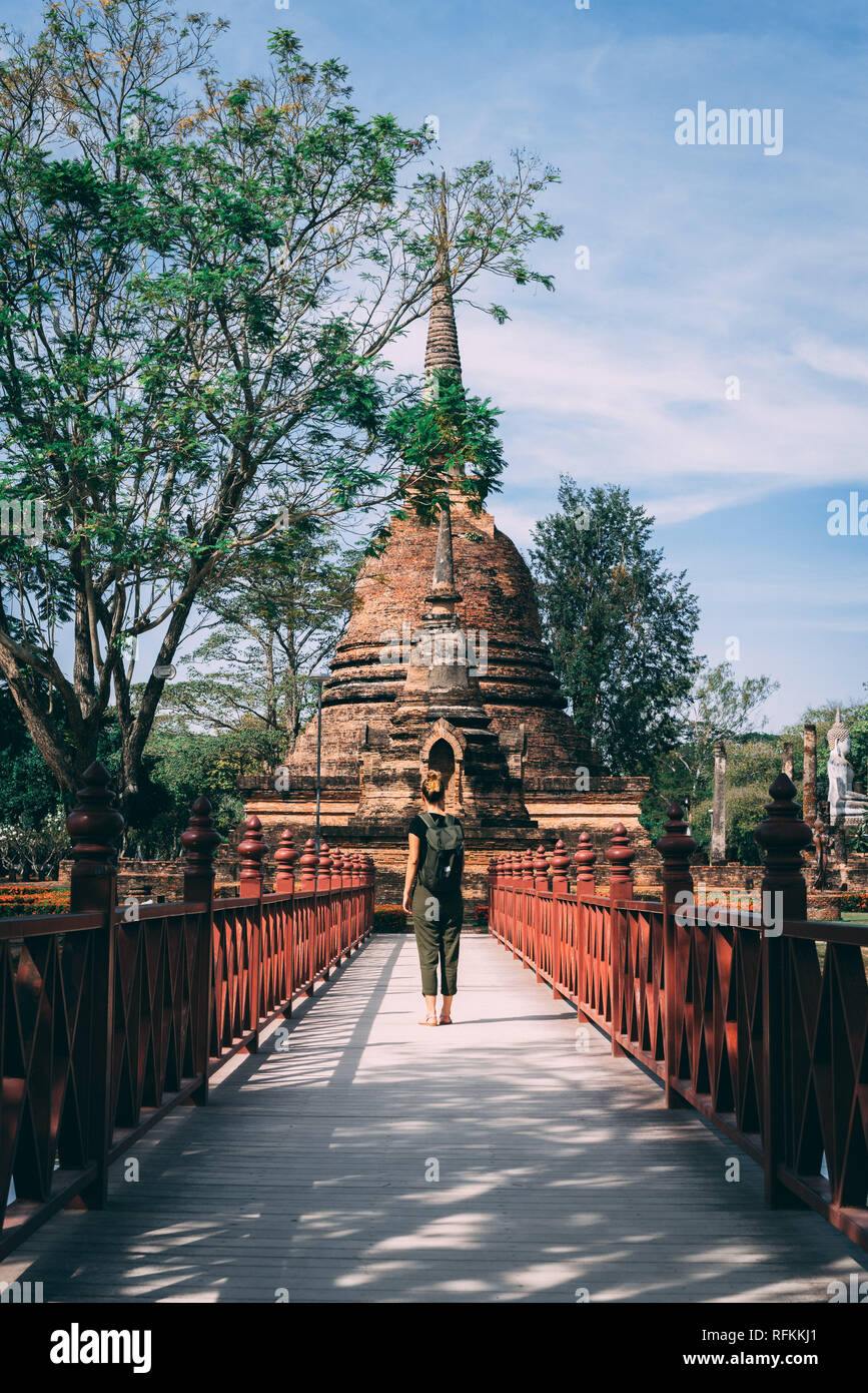 Tempelanlage in Sukhothai, Thailand. Schönen historischen Park in der Mitte von Thailand. Stockfoto
