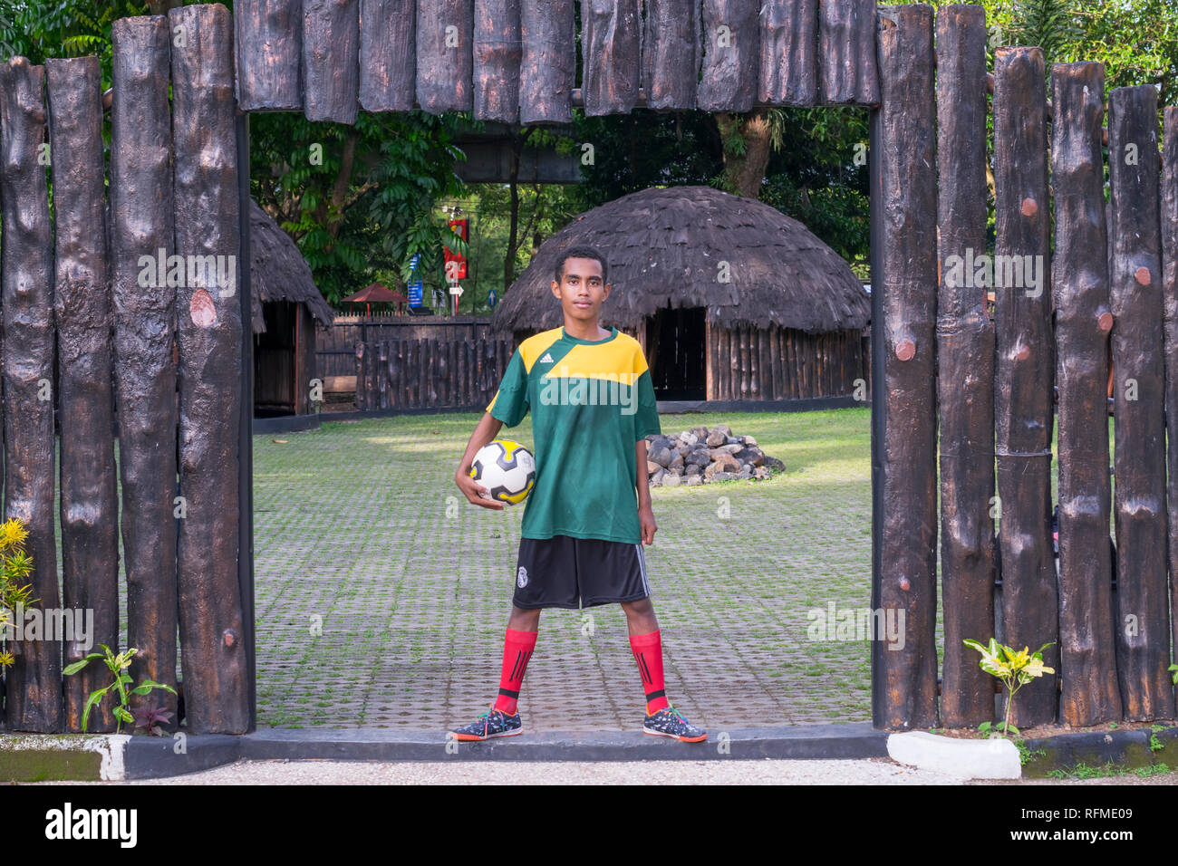 8.39, Papua Junge, IndonesianBook Stockfoto
