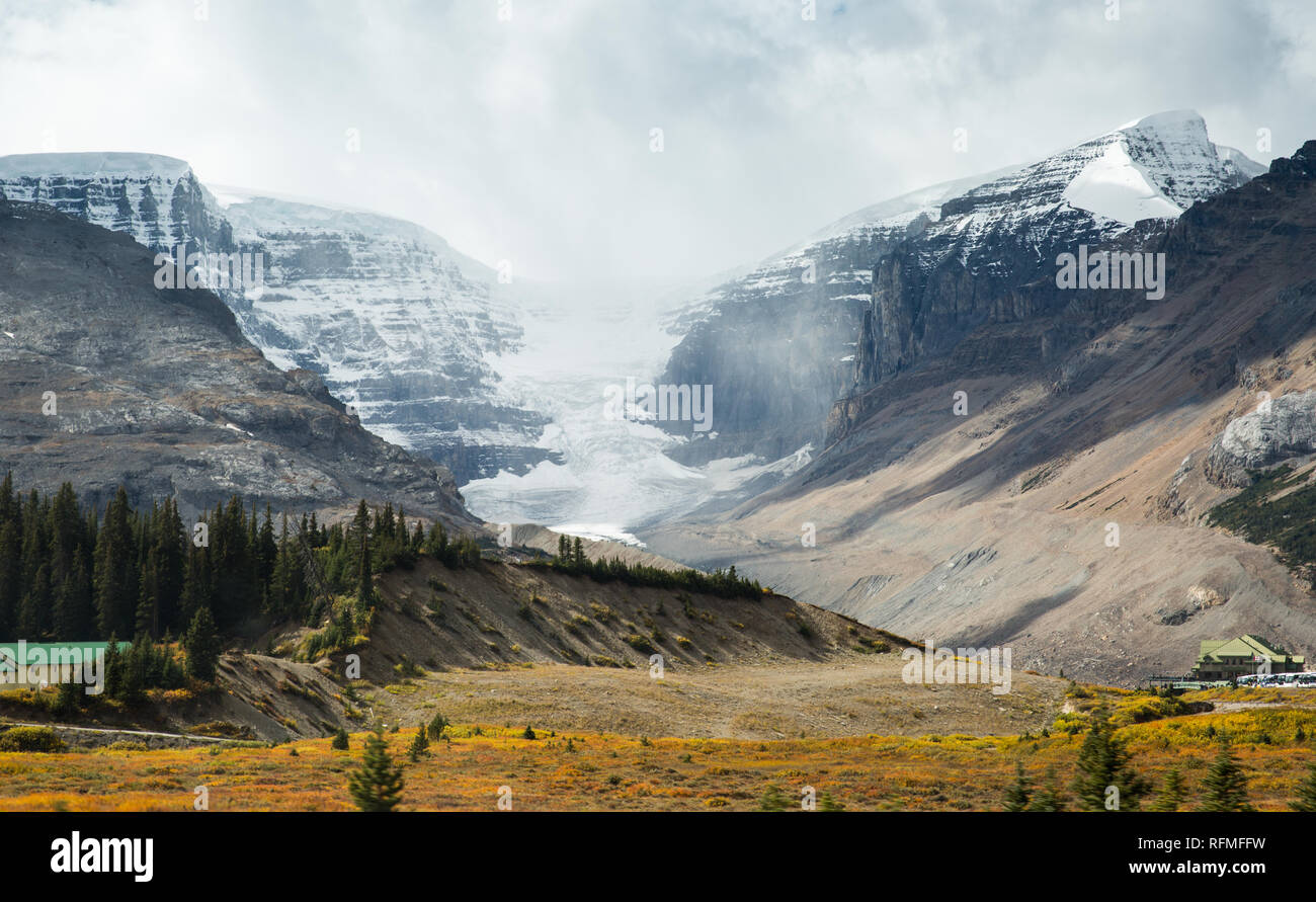 Columbia Icefield, Athabasca, Icefield Parkway, Alberta - aufgenommen im Herbst Stockfoto