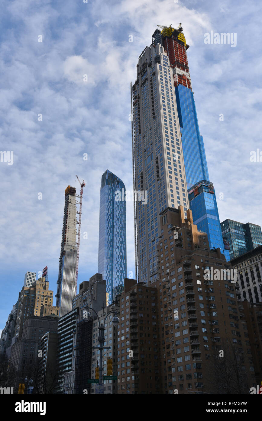 Eine Aufzeichnung - Zerbrechen von $ 238 Mio. Kauf eines Manhattan Penthouse mit 220 Central Park South kam an den Händen der Milliardär und Zitadelle Hedge Fonds f Stockfoto