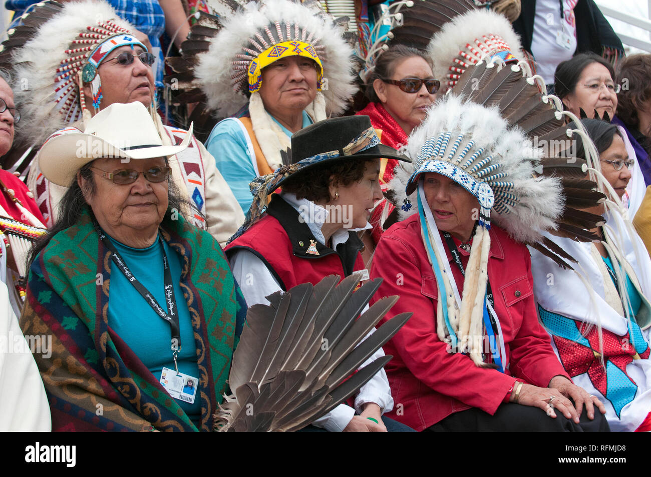 Die kanadischen Ureinwohner in traditioneller Kleidung bei der Calgary Stampede, Calgary, Alberta, Kanada Stockfoto