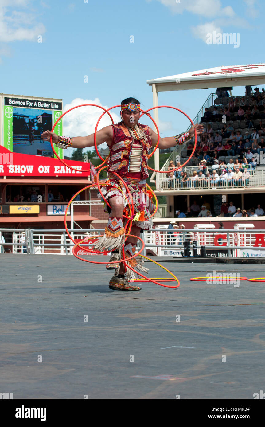 Canadian native Hoop tanzen in Calgary Stampede Show, Calgary, Alberta, Kanada Stockfoto